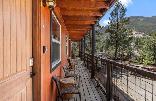 Estes Park Apartment | Cabin 14 - King Bed hotel-style unit