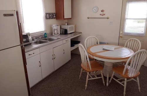 Monticello Cabin | Cabin 2 at Dockside Lake Resort