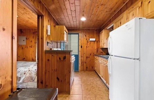 Pine River Cabin | Cabin 2 at Heath's Resort