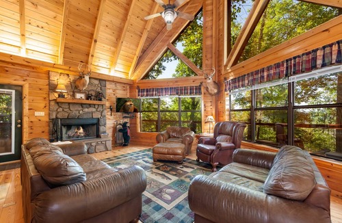 Gatlinburg - Pigeon Forge Cabin | Cabin ∙ 2 bedrooms ∙ 10 guests