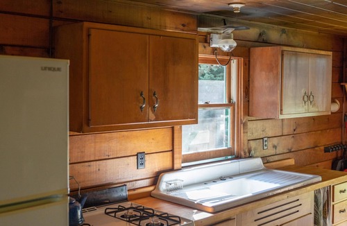 Monson House | Cabin, 2 Bedroom, 2 Double Bed, 1 Twin, Kitchen