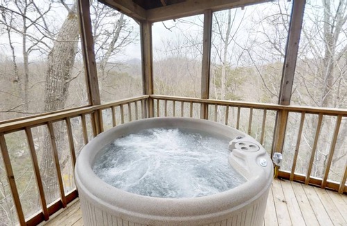 Gatlinburg - Pigeon Forge Cabin | Cabin ∙ 2 bedrooms ∙ 8 guests