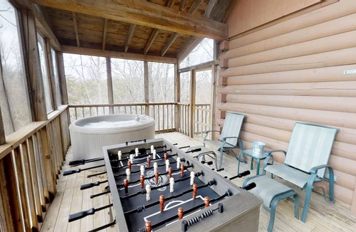 Gatlinburg - Pigeon Forge Cabin | Cabin ∙ 2 bedrooms ∙ 8 guests