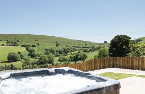 Newcastle-on-Clun Cottage | Cabin ∙ 2 bedrooms ∙ 4 guests