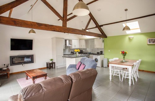 Newcastle-on-Clun Cottage | Cabin ∙ 2 bedrooms ∙ 4 guests