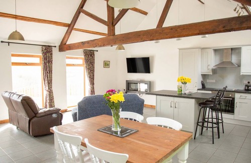 Newcastle-on-Clun Cottage | Cabin ∙ 2 bedrooms ∙ 4 guests