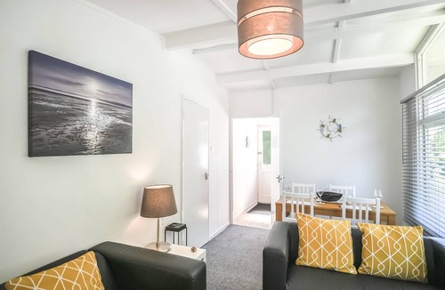 Tywyn Cottage | Cabin ∙ 2 bedrooms ∙ 5 guests