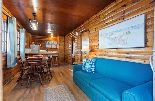 Emily Cabin | Cabin #2 - Half Moon Resort