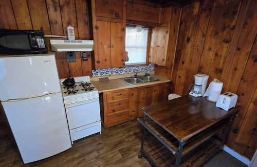 Mayhill Cabin | Cabin 2 @ Lazy Day Cabins