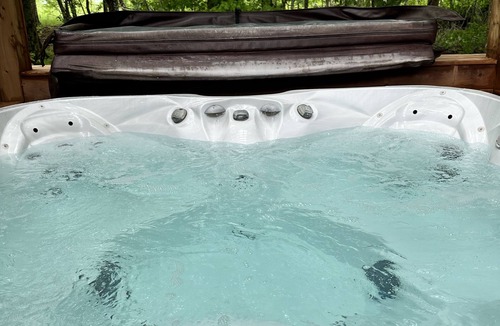 Onslow Cabin | Cabin 2 -Luxury Glamping, Tiny, Cozy, romantic - c/HotTub on Property