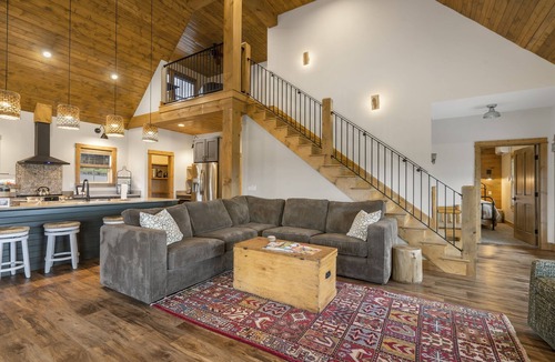 Kimberling City Cabin | Cabin #2 Luxury Cabin with Hot Tub - Dual masters with ensuites