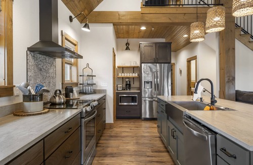 Kimberling City Cabin | Cabin #2 Luxury Cabin with Hot Tub - Dual masters with ensuites