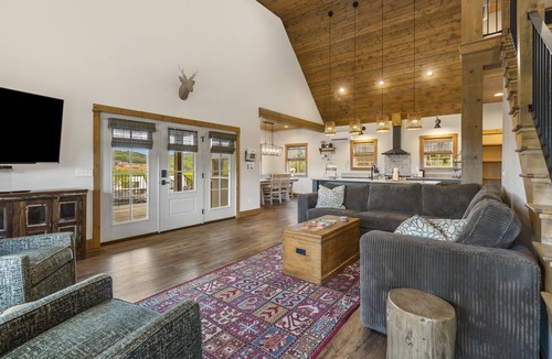 Kimberling City Cabin | Cabin #2 Luxury Cabin with Hot Tub - Dual masters with ensuites