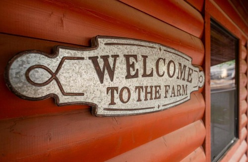 Waco Ski Chalet | Cabin 2 Rental 15 minutes from Magnolia and Baylor