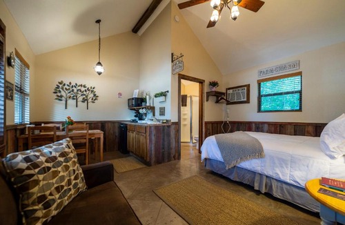 Waco Ski Chalet | Cabin 2 Rental 15 minutes from Magnolia and Baylor