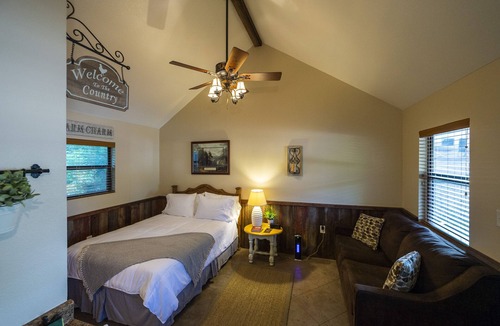 Waco Cabin | Cabin 2 Rental 15 minutes from Magnolia and Baylor