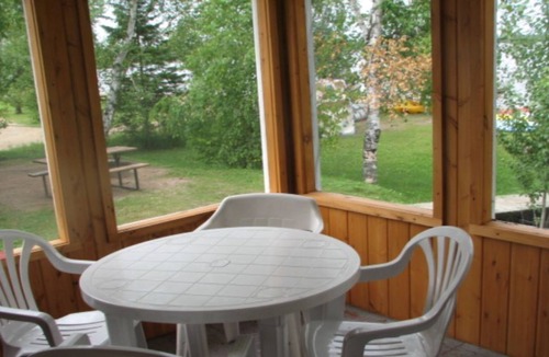 Lac du Bonnet Cabin | Cabin 2 - "Sugar Shores" Beach Front & Fire pit