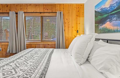 Estes Park House | Cabin 21- Accessible Unit & King Bed
