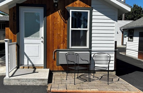 Helena Cabin | Cabin 25 - The Ski Lodge