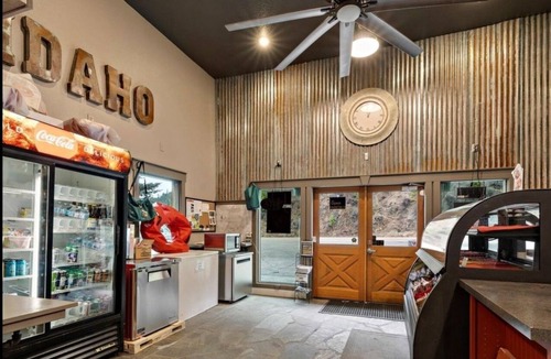 Lowman Cabin | Cabin 3 at Southfork Lodge- Sleeps 2