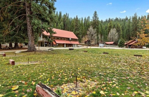 Lowman Cabin | Cabin 3 at Southfork Lodge- Sleeps 2