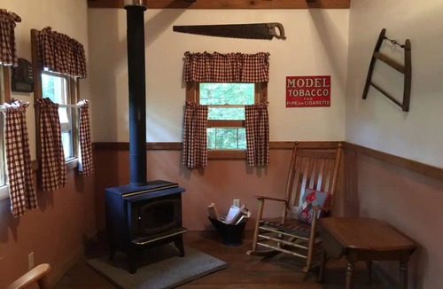 Waterbury Cabin | Cabin 3 - Austrian chalet