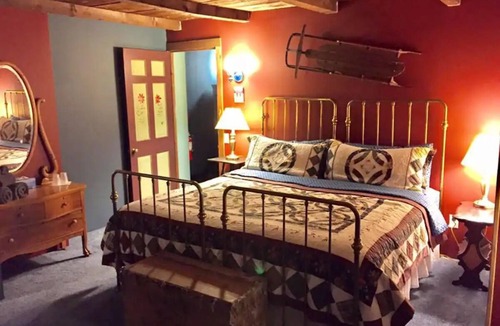 Waterbury Cabin | Cabin 3 - Austrian chalet