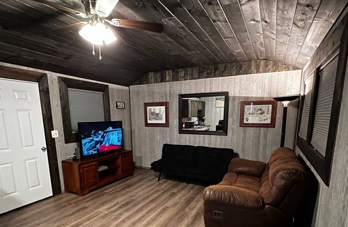 Natural Dam Cabin | Cabin #3 Creekside