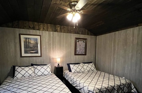 Natural Dam Cabin | Cabin #3 Creekside