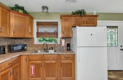 Langston Cabin | *Cabin #3 @ Fisherman's Landing (4 bed/2 bath)*