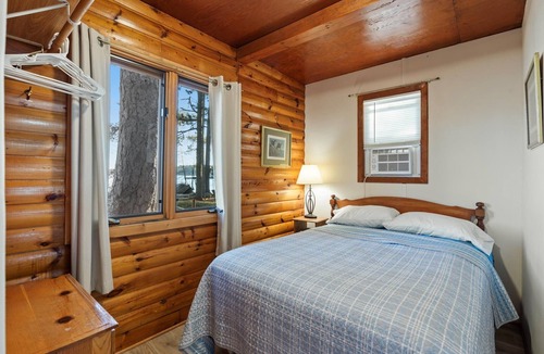 Emily Resort | Cabin #3 - Half Moon Resort