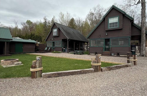 North Bay Cabin | Cabin 3 Waterfront - Three Pines Lodging & Marina