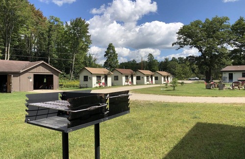 Cadillac Cabin | Cabin #4 - Gone Fishin'