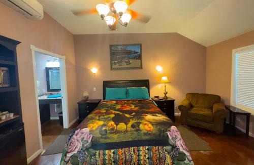 Lakehills House | Cabin 4 The Roost Cabins