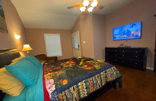 Lakehills House | Cabin 4 The Roost Cabins