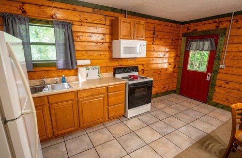 Buchanan House | Cabin 6 at Fishtale Lodge