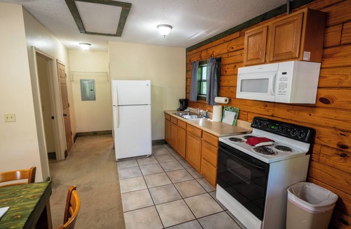 Buchanan House | Cabin 6 at Fishtale Lodge