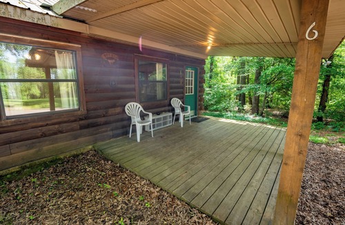 Buchanan House | Cabin 6 at Fishtale Lodge