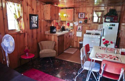 Carp Lake House | Cabin #6 - Casablanca