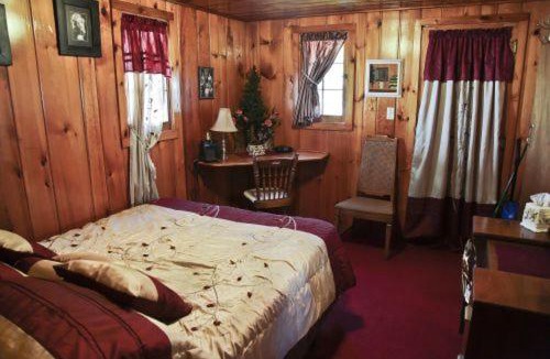 Carp Lake House | Cabin #6 - Casablanca