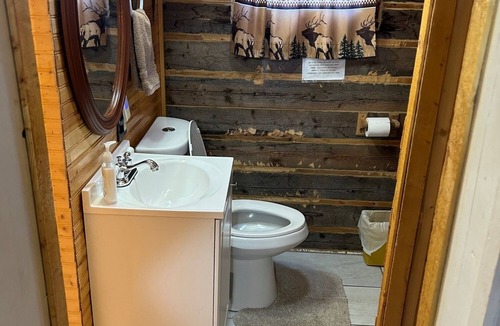 Ponderosa Pines Cabin | Cabin 6 - Grandview Cabins
