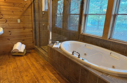 West Union Cabin | Cabin 6 Sweet Dreams - Includes a Homemade Country Breakfast!
