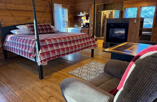 West Union Cabin | Cabin 6 Sweet Dreams - Includes a Homemade Country Breakfast!