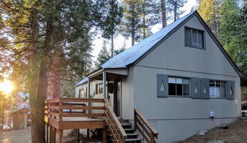 Strawberry House | Cabin #6