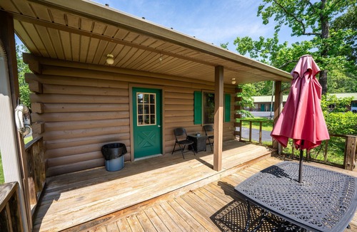 Buchanan House | Cabin 7 at Fishtale Lodge