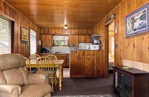 Pine River Cabin | Cabin 7 at Heath's Resort