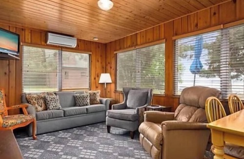 Pine River Cabin | Cabin 7 at Heath's Resort