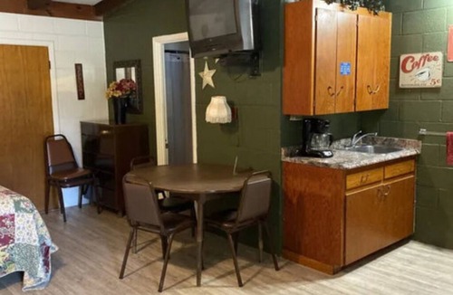 Burnet Cabin | Cabin 7 - Cabin next to the Lodge