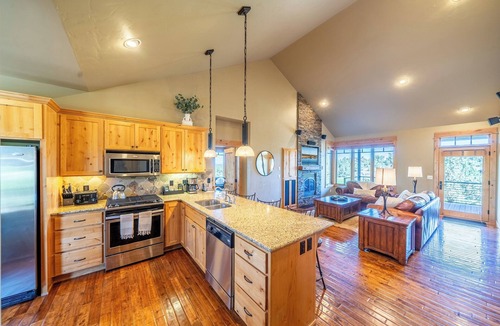 Powell Butte Cabin | Cabin 75 Brasada Ranch + Hot Tub and Golf