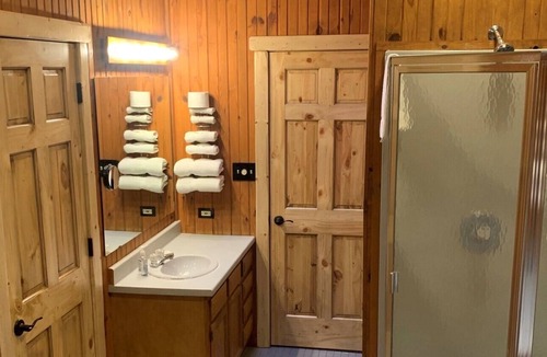 Oakland Cabin | Cabin 8 - Beautiful Cabin overlooking Bull Shoals Lake
